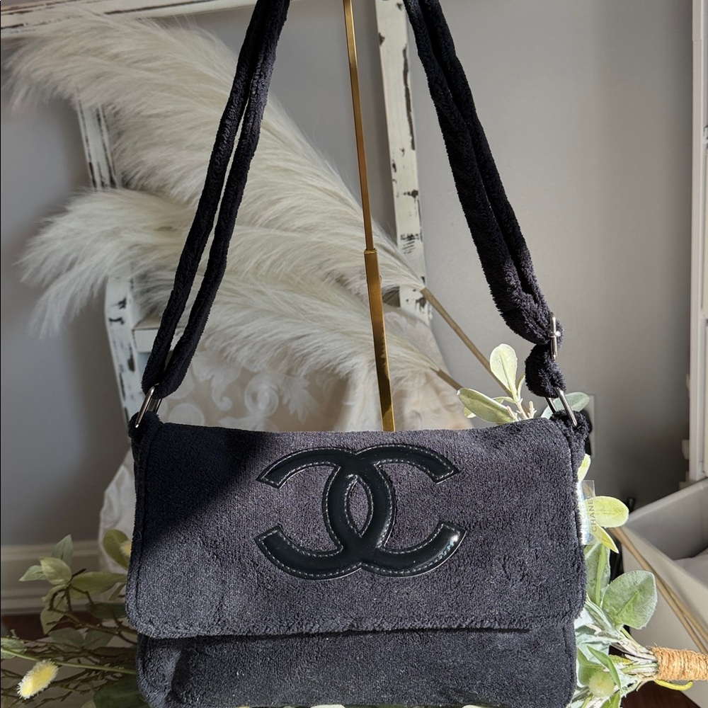 Designer inspired flap bag adjustable shoulder or… - image 1